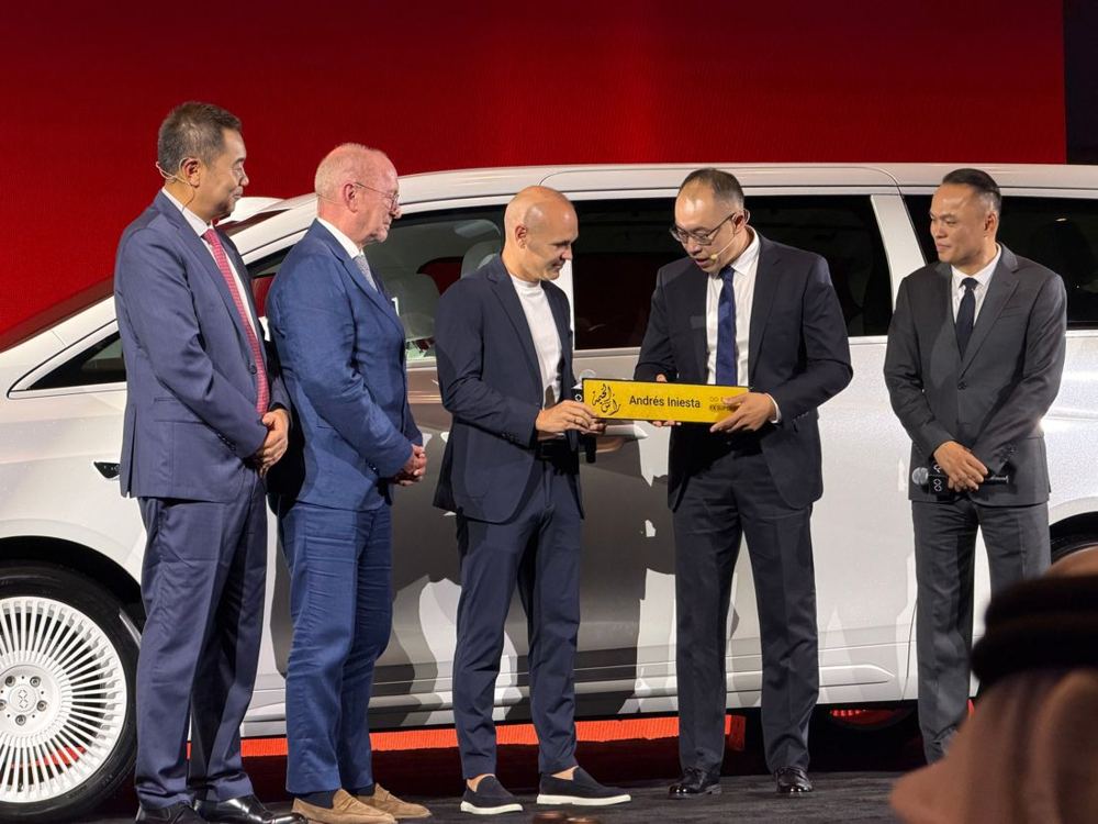 Faraday Future handover moment on stage